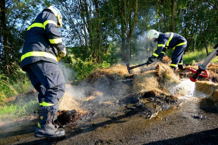 Požár slámy Varnsdorf 3.JPG