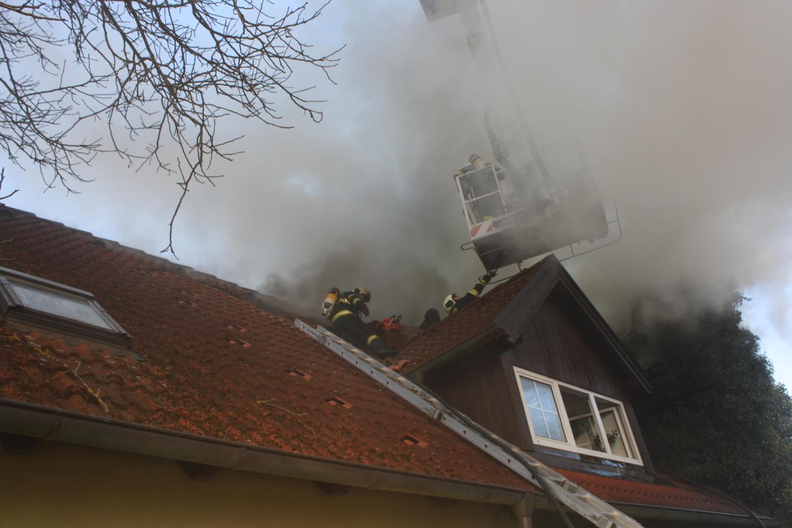 Požár střechy, České Budějovice - 14. 2. 2017 (5).JPG
