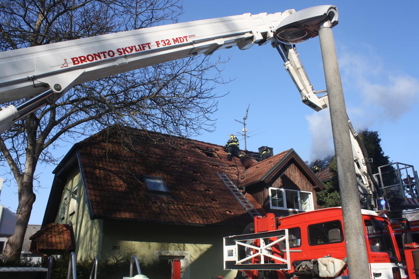 Požár střechy, České Budějovice - 14. 2. 2017 (6).JPG