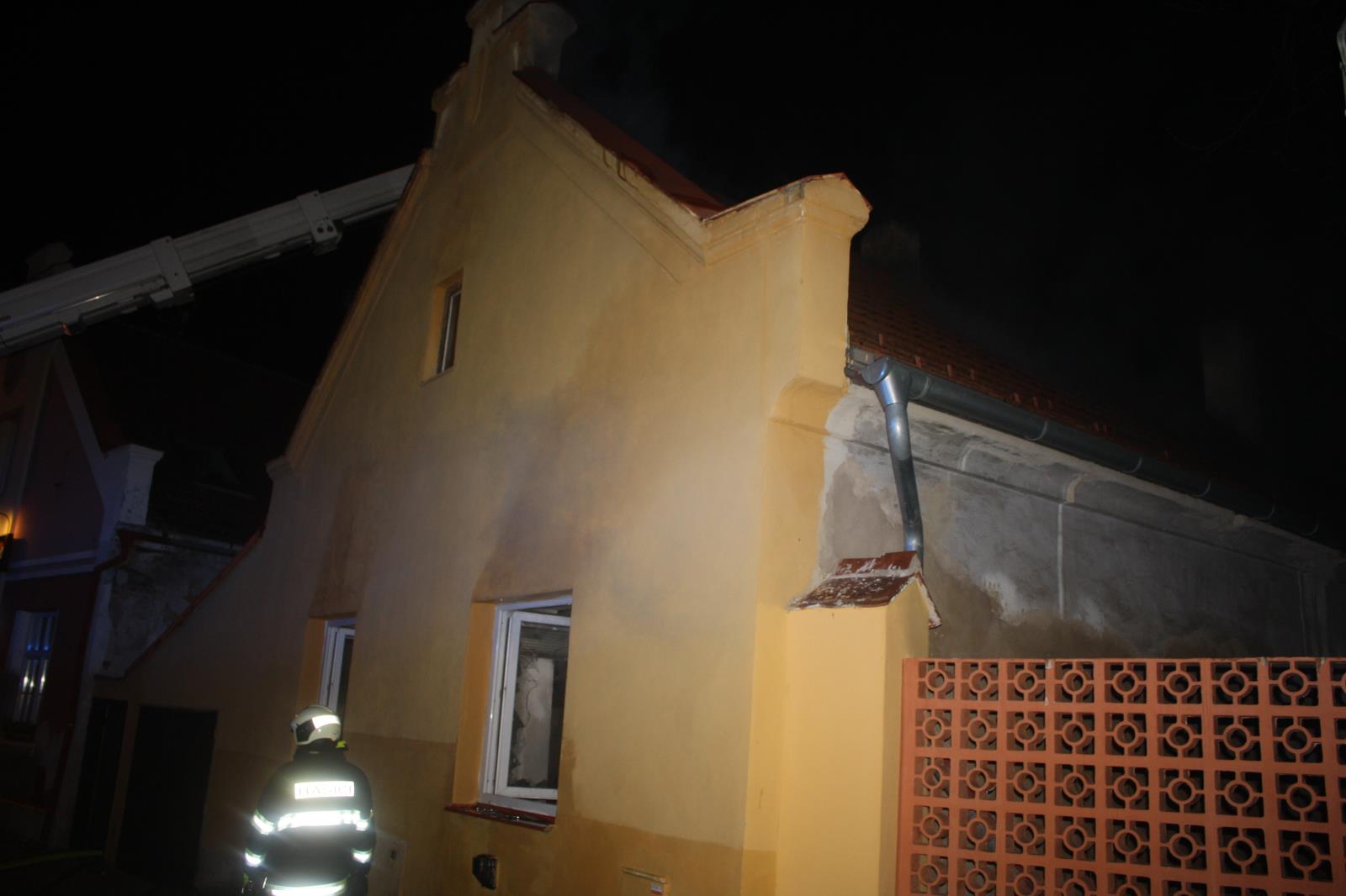 Požár střechy, Hluboká nad Vltavou - 16. 1. 2020 (1).JPG