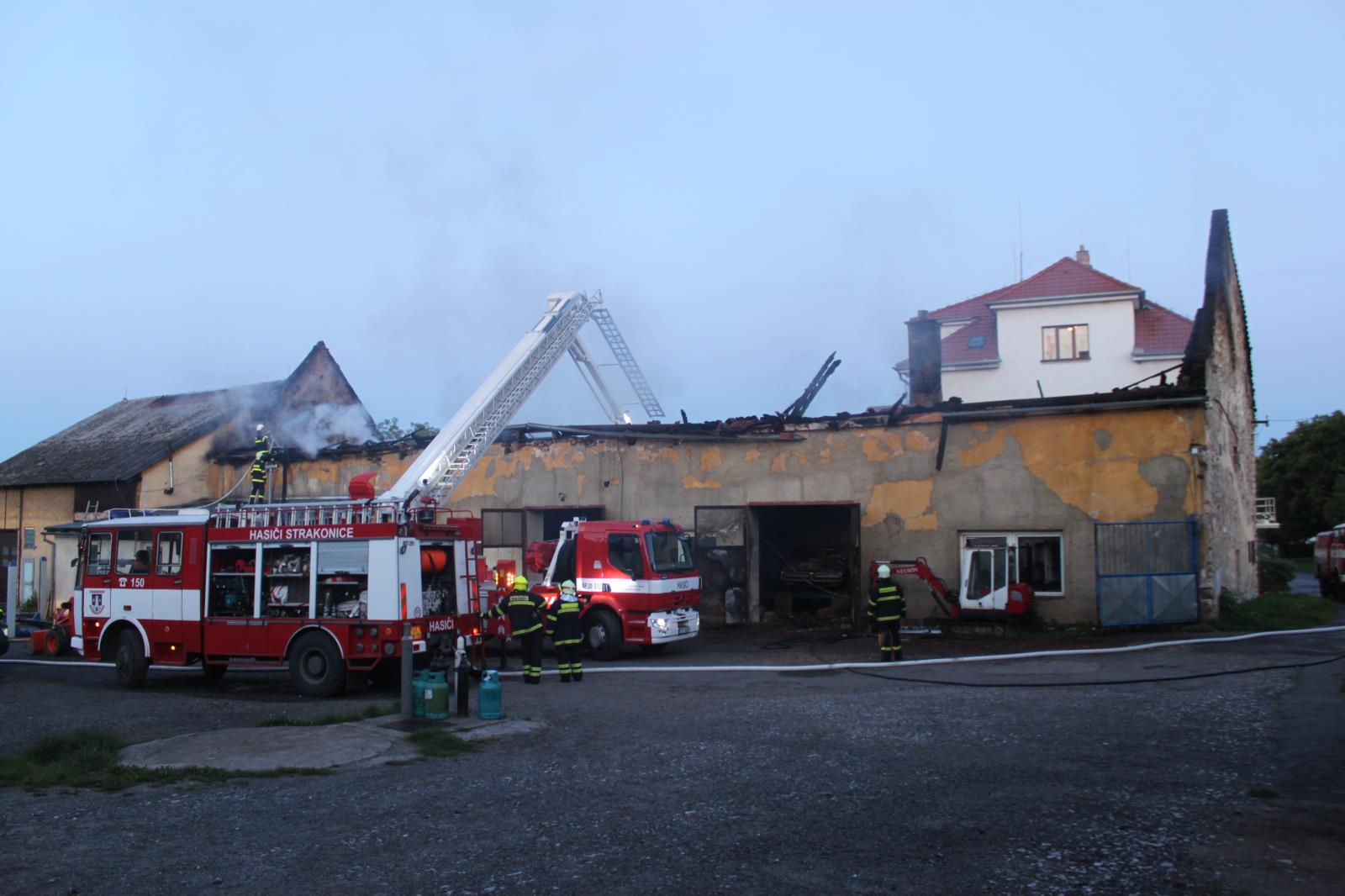 Požár střechy, Rovná - 3. 6. 2020 (2).JPG