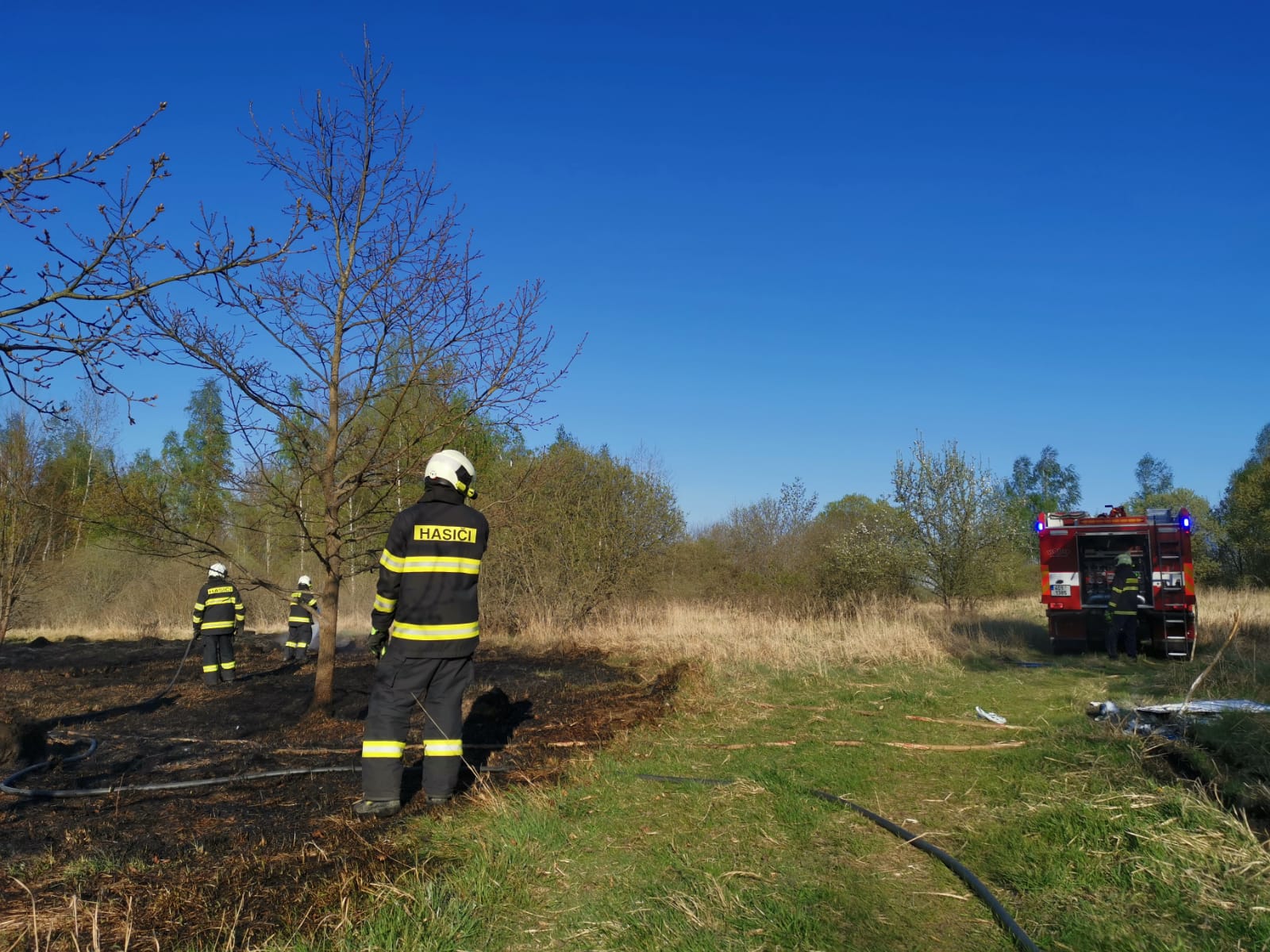 Požár trávy, České Budějovice - 21. 4. 2020 (2).jpg