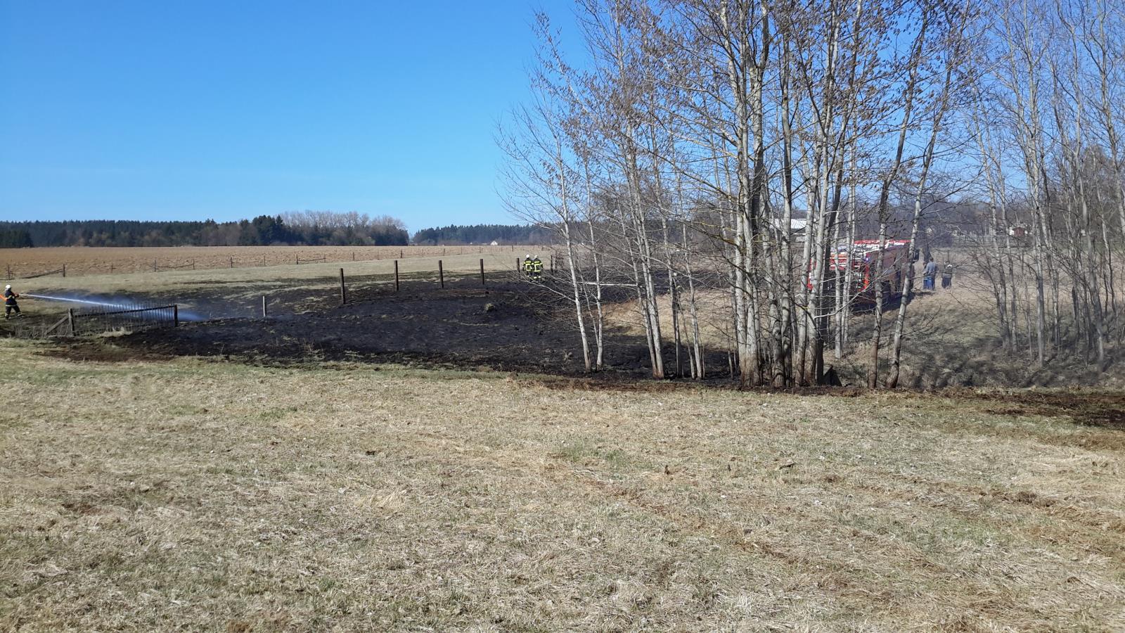 Požár trávy, Olší - 7. 4. 2018 (3).jpg