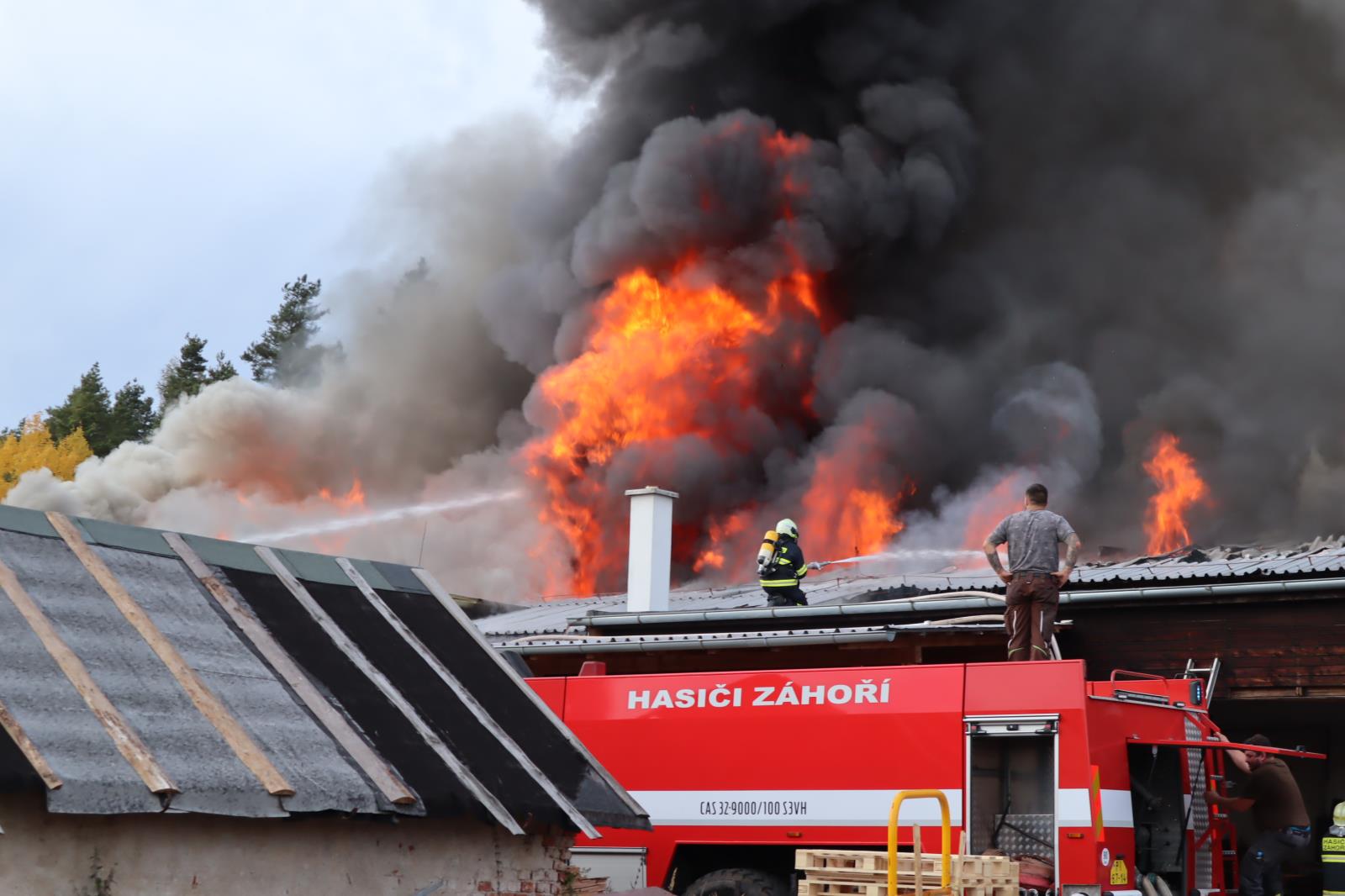 Požár truhlárny, Podolí - 21. 10. 2021 (11).JPG