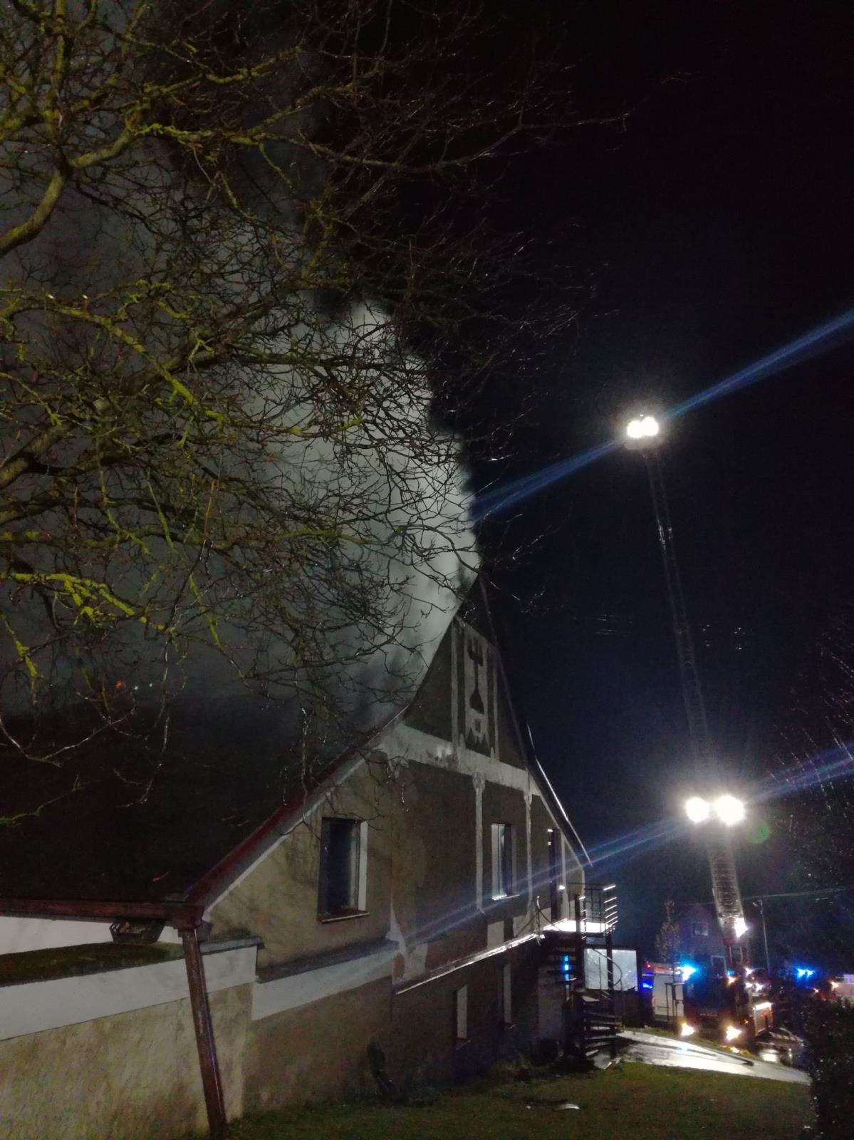 Požár truhlárny, Zhoř - 4. 1. 2022 (8).jpg