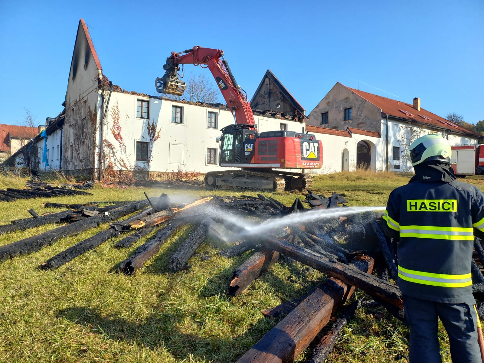 Požár usedlosti, Ratiboř - den druhý - 30. 10. 2021 (6).jpg