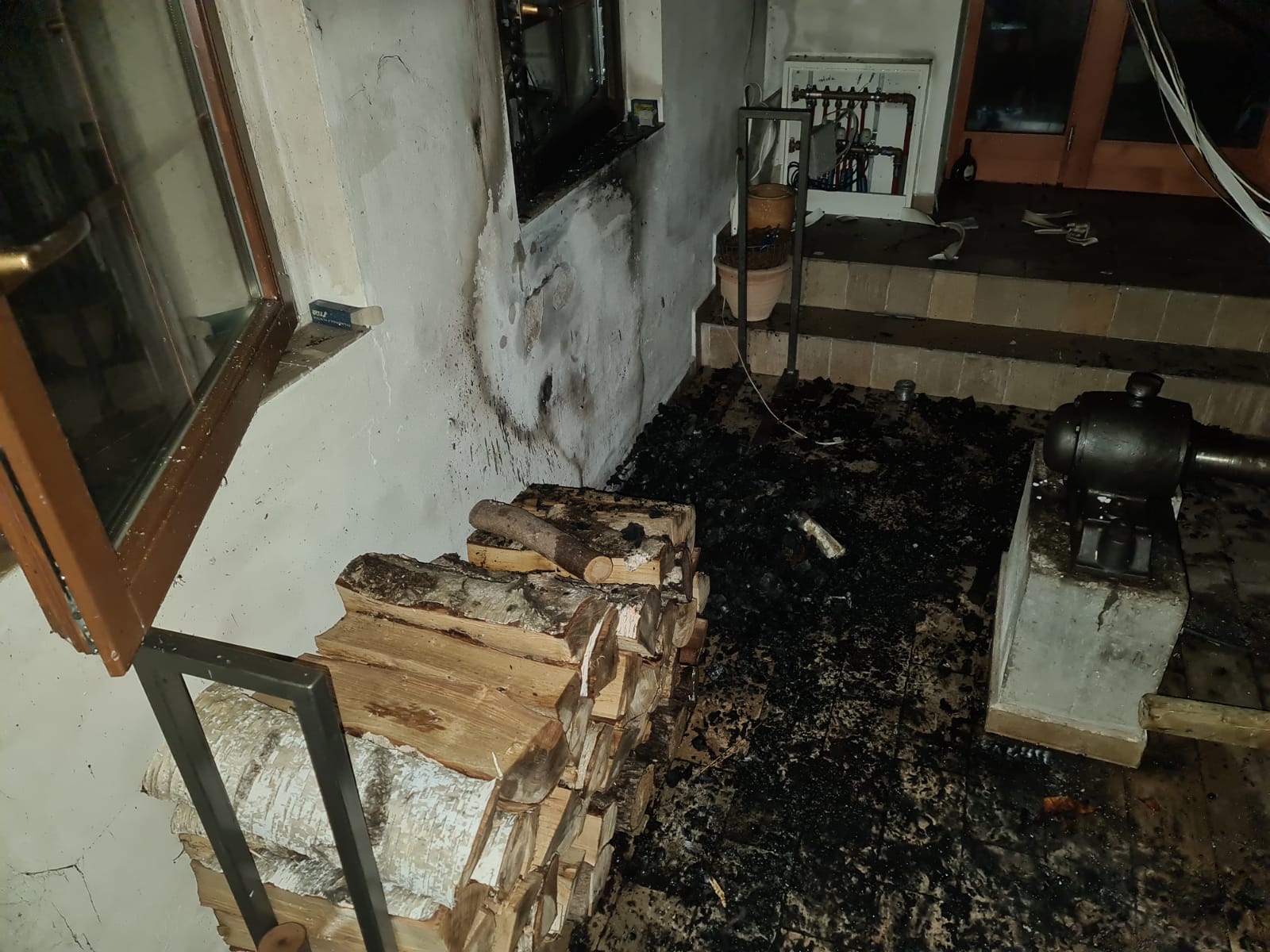 Požár ve strojovně, Strmilov - 8. 7. 2021 (4).jpg