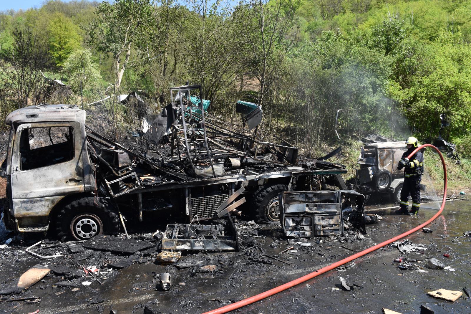 Požár výbuch malé Březno (5).JPG