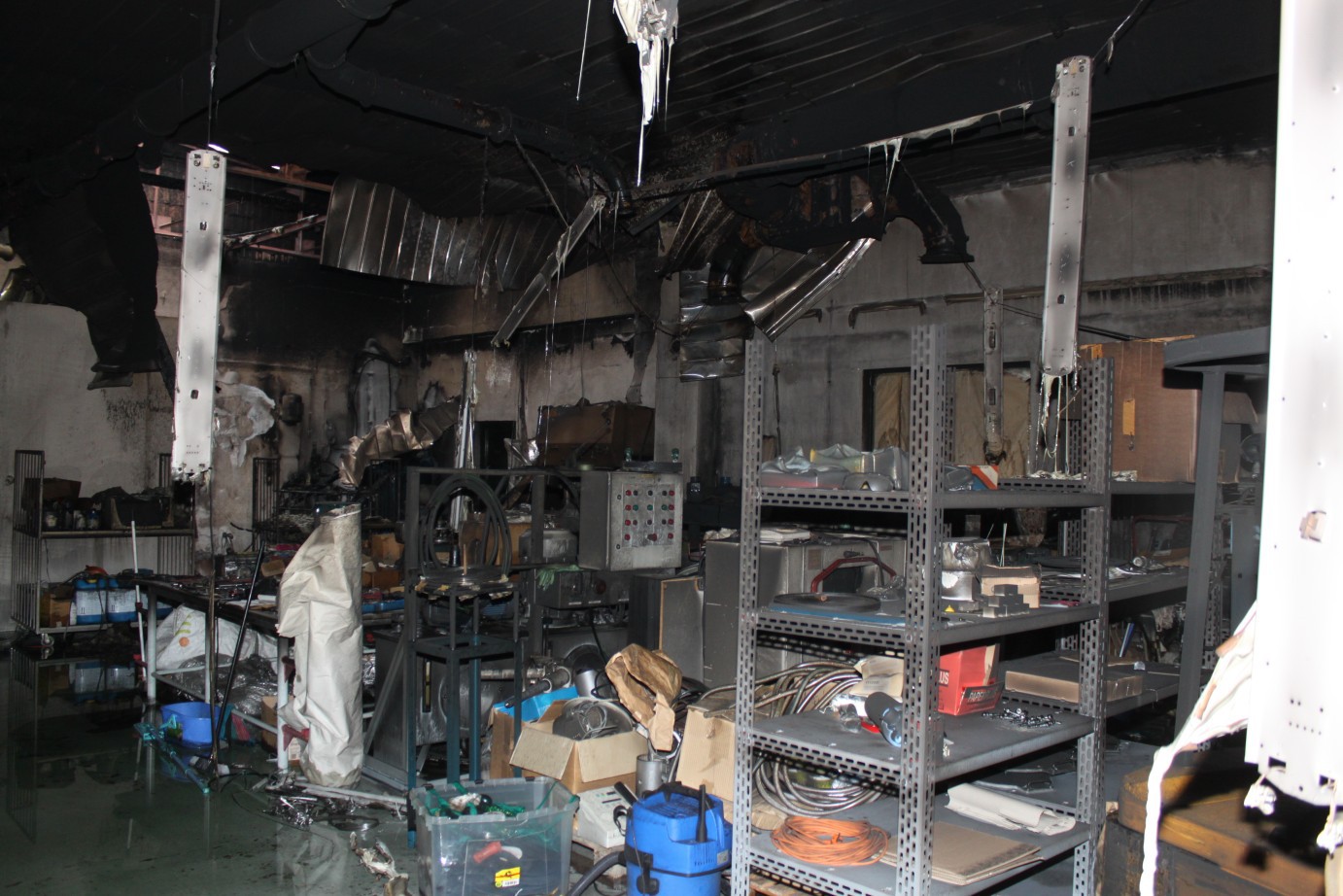 Požár výrobny plastů, Hvožďany - 2. 12. 2016 (4).jpg