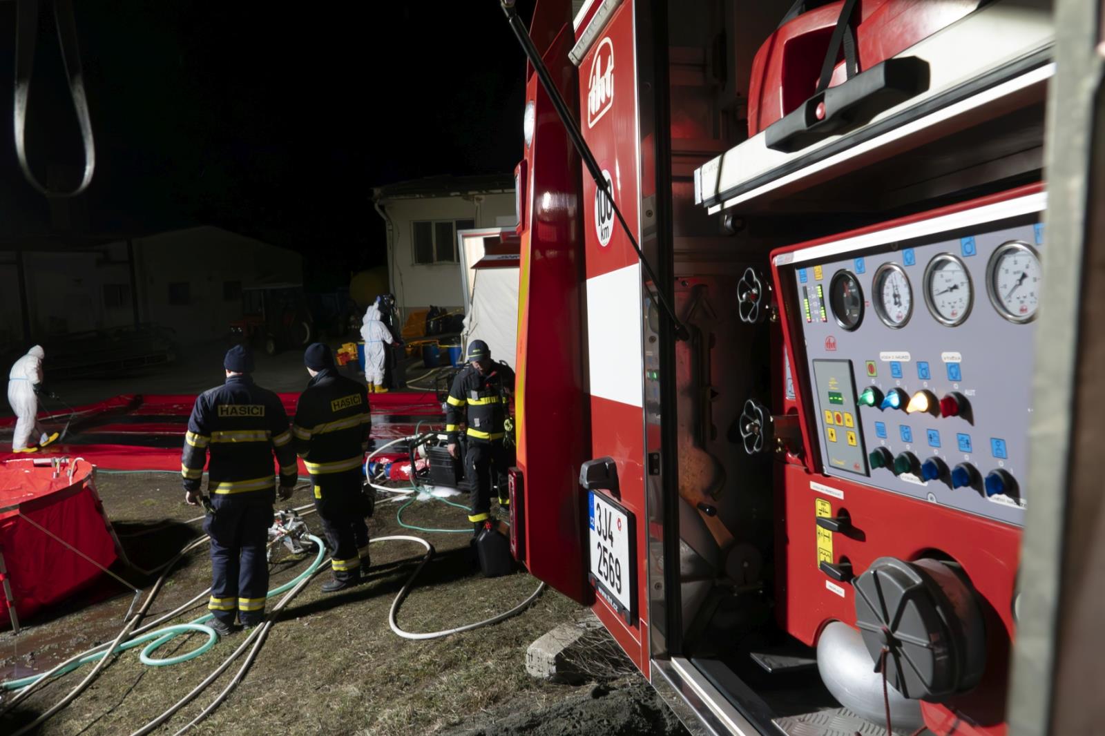 Práce dokumentaristů_Ptačí chřipka_008.jpg