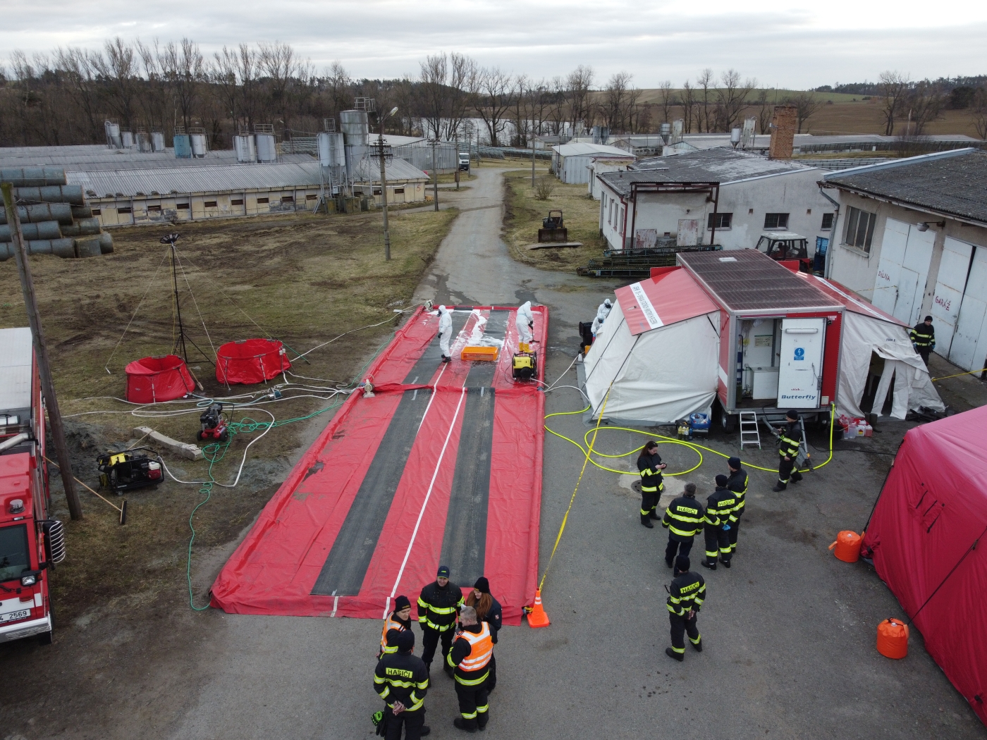 Práce dokumentaristů_Ptačí chřipka_014.jpg