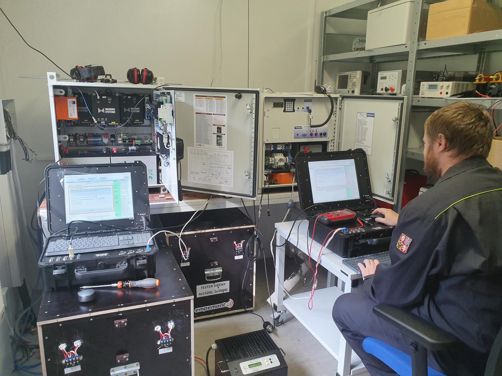 Pracoviště JSVV_Testování koncových prvků.jpg