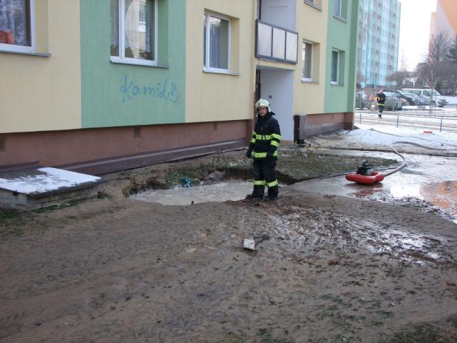 Prasklý vodovod 005.jpg