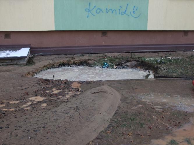 Prasklý vodovod 007.jpg