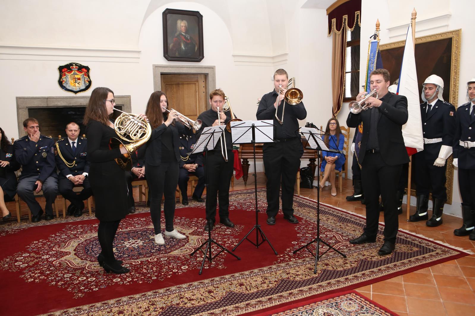 Předání medailí a složení slibu, Třeboň - 24. 10. 2019 (59).JPG