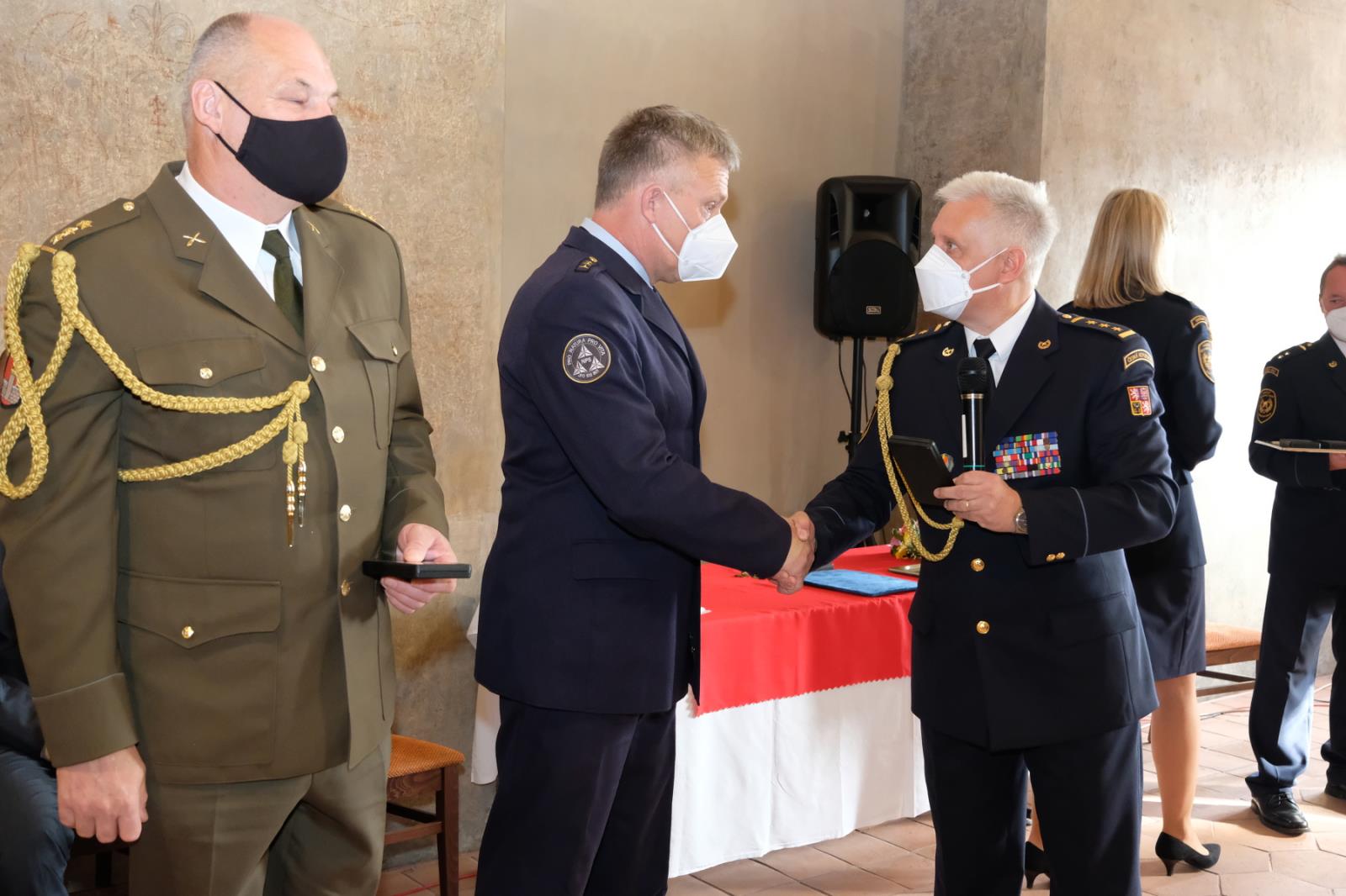 Předání medailí a služební slib, Tábor - 19. 10. 2021 (24).JPG