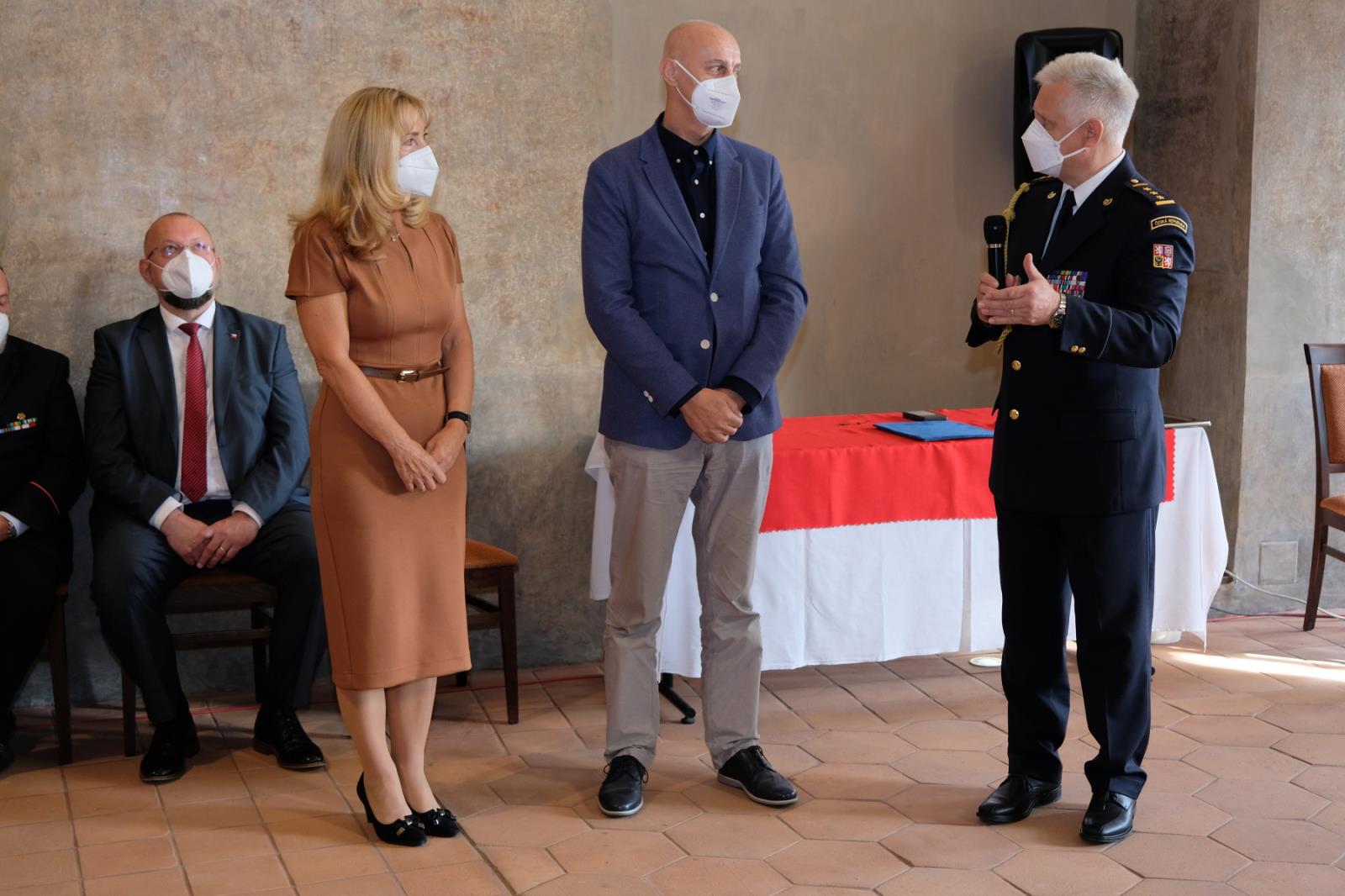 Předání medailí a služební slib, Tábor - 19. 10. 2021 (26).JPG