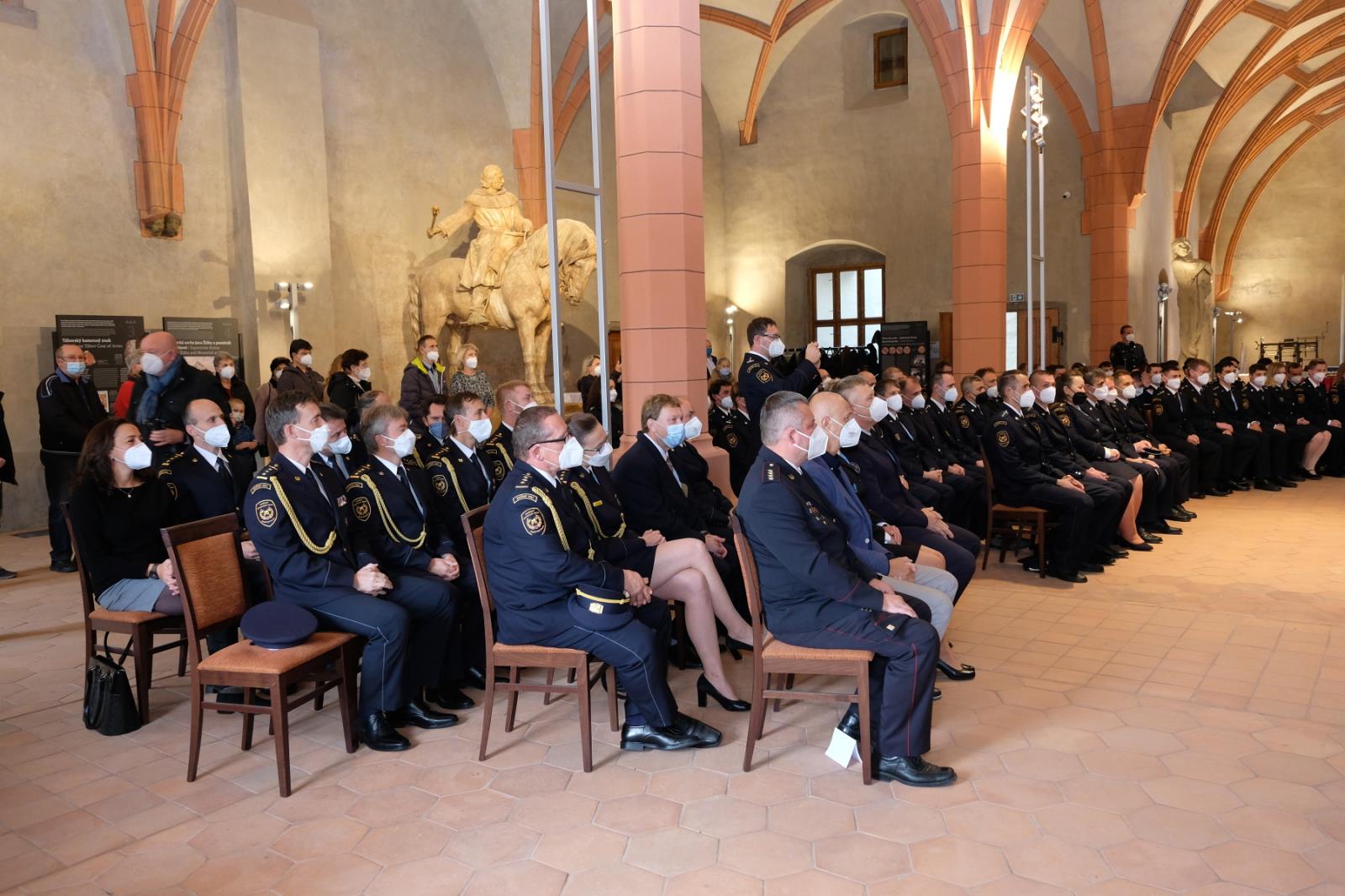 Předání medailí a služební slib, Tábor - 19. 10. 2021 (6).JPG