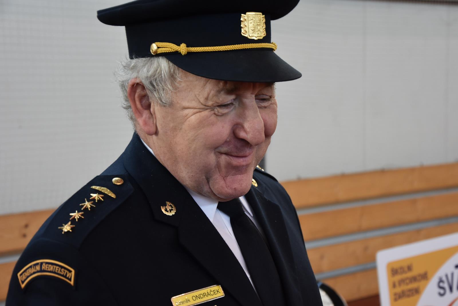 Rozloučení s naším dlouholetým a nezapomenutelným kolegou kpt. Bc. Zdeňkem Ondráčkem (6).JPG