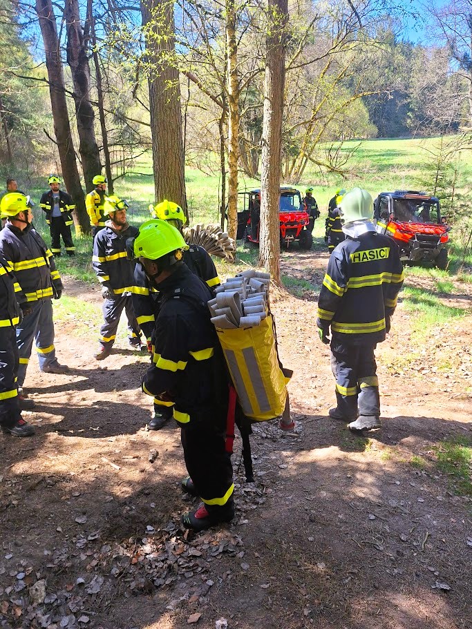 Školení JSHDO - lesní požáry, Dačice (13).jpg