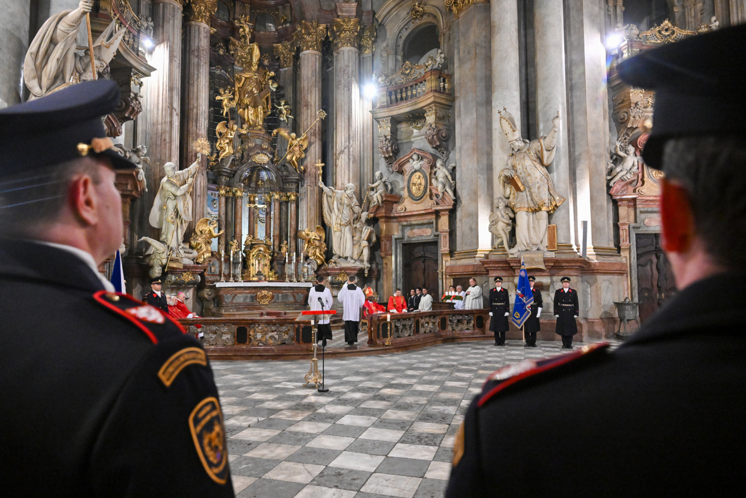 Slavnostní mše ke cti sv. Barbory v chrámu sv. Mikuláše v Praze na Malé Straně