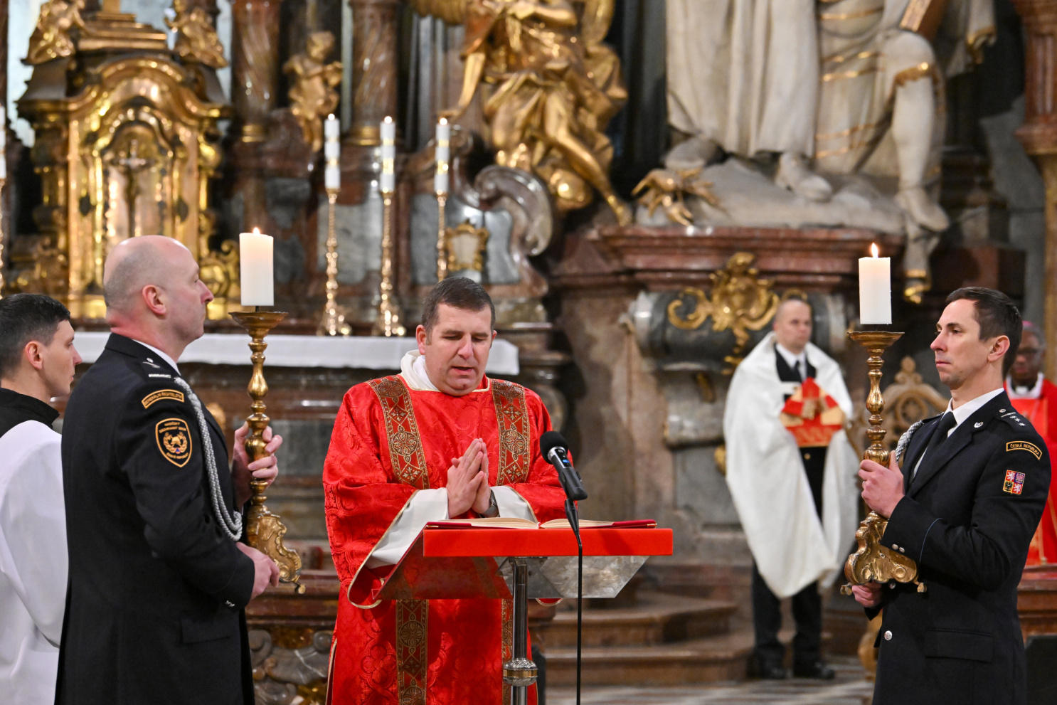 Slavnostní mše ke cti sv. Barbory v chrámu sv. Mikuláše v Praze na Malé Straně