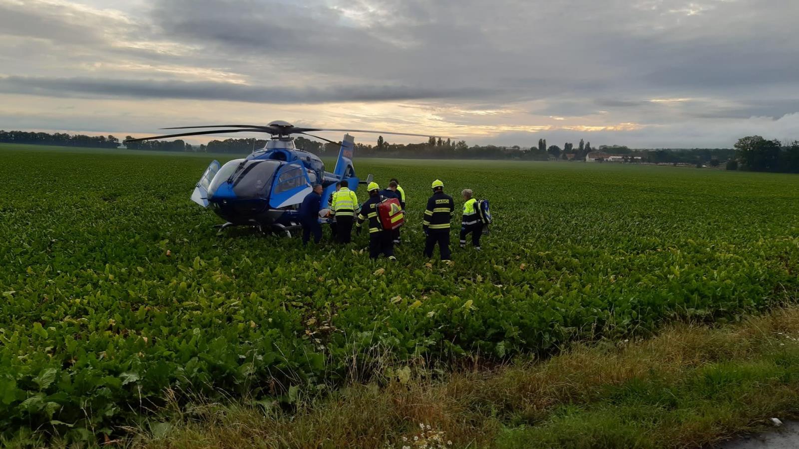 Srážka osobního automobilu s kamionem.