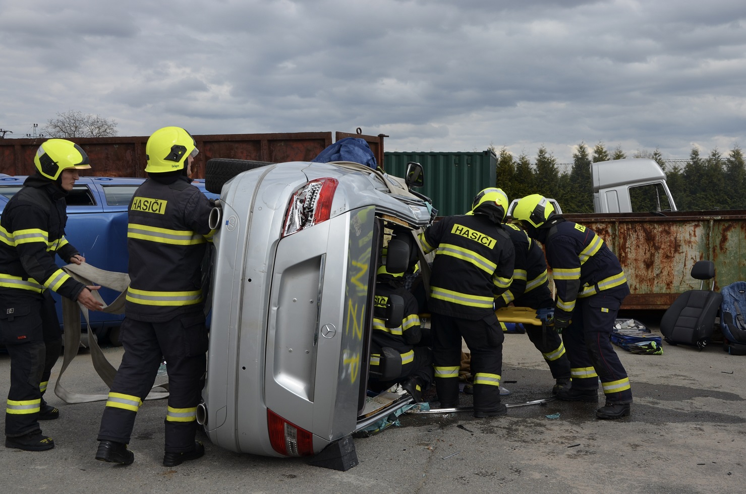 The demonstration of a rescue from a crashed vehicle in Brno .jpg
