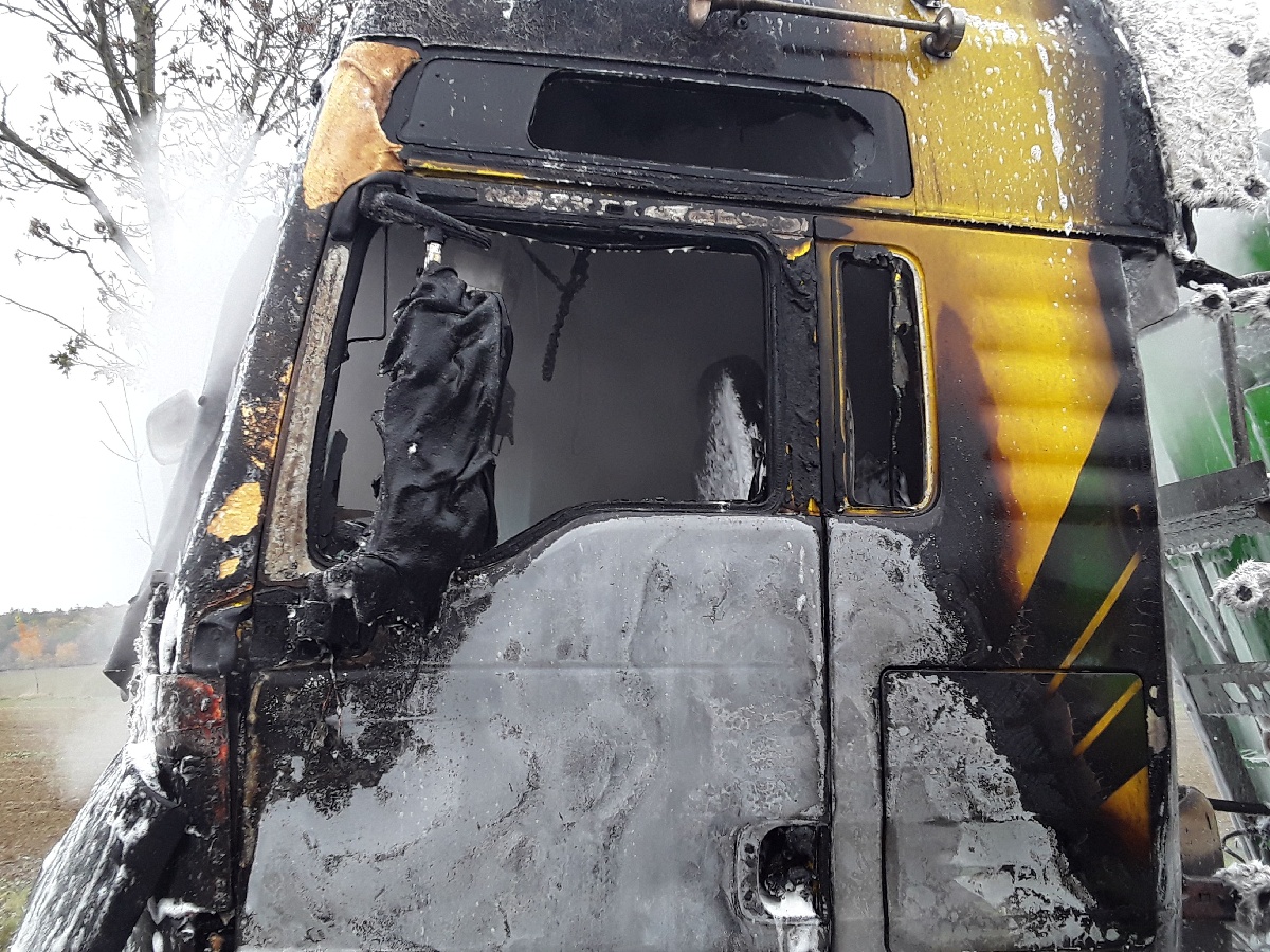 Tři jednotky hasičů zasahovaly u požáru kamionu v Kralicích nad Oslavou