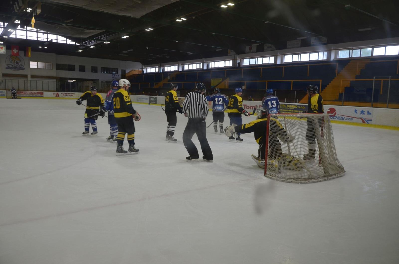 Turnaj HZS ÚK v ledním hokeji (9).jpg