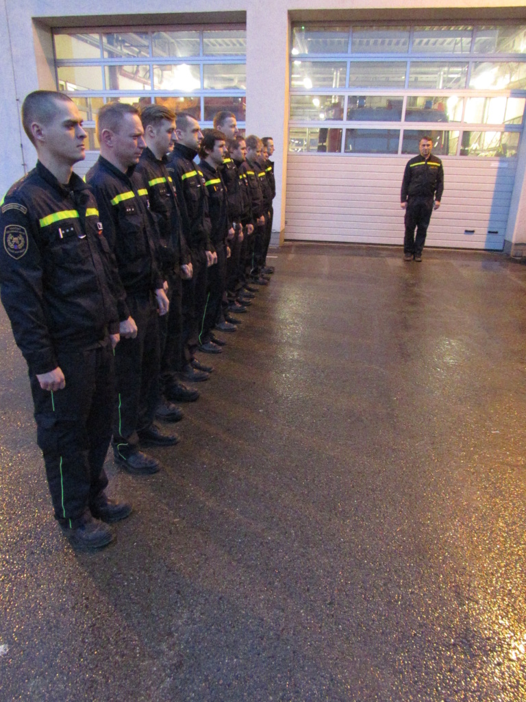 Uctění památky u HZS KHk (2).JPG