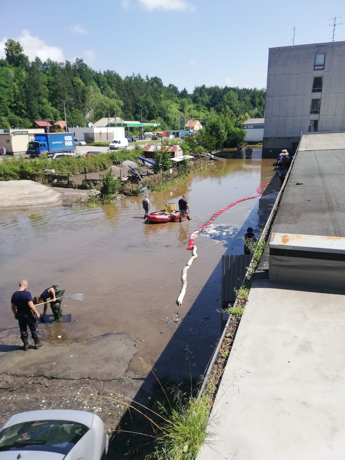 Únik oleje, Český Krumlov - 30. 6. 2022 (2).jpg