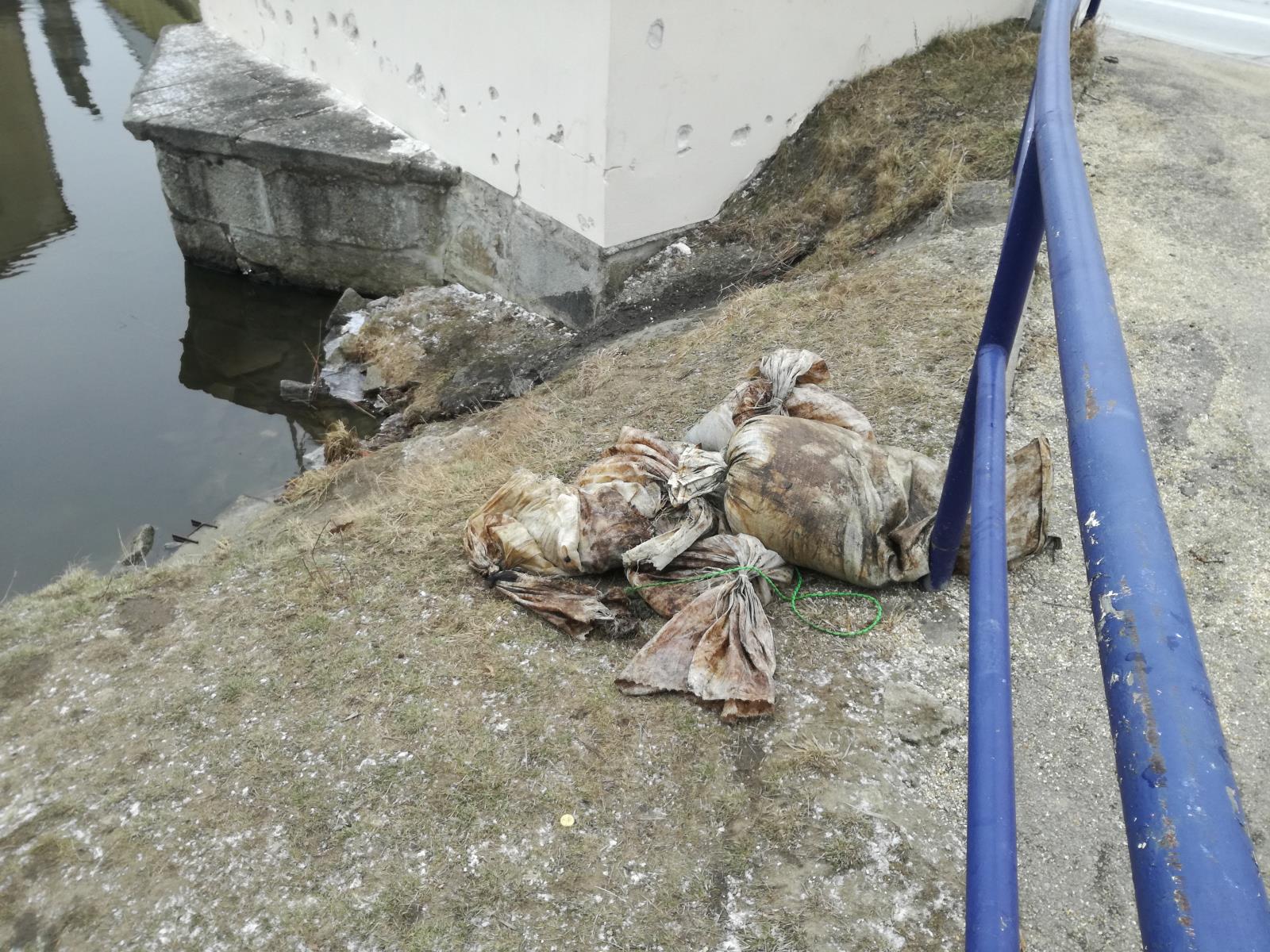 Uvolnění odtoku Vajgaru, Jindřichův Hradec - 20. 3. 2018 (4).jpg