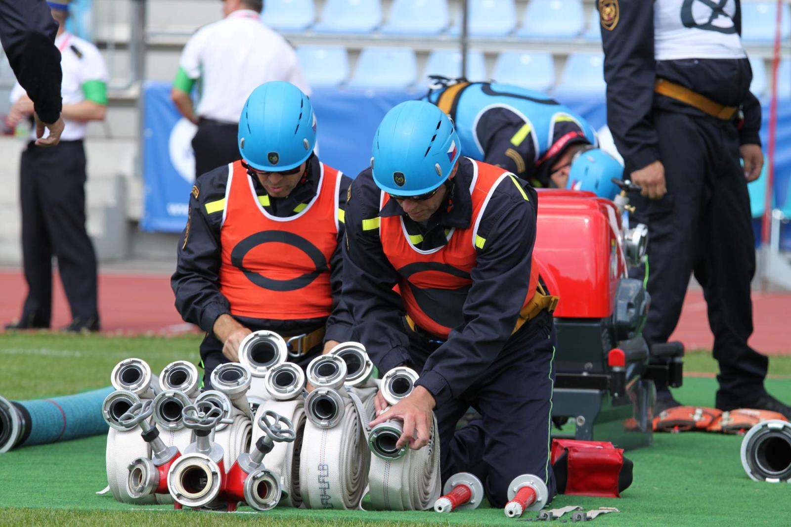 Villach4-příprava družstva před tréninkovým pokusem.jpg