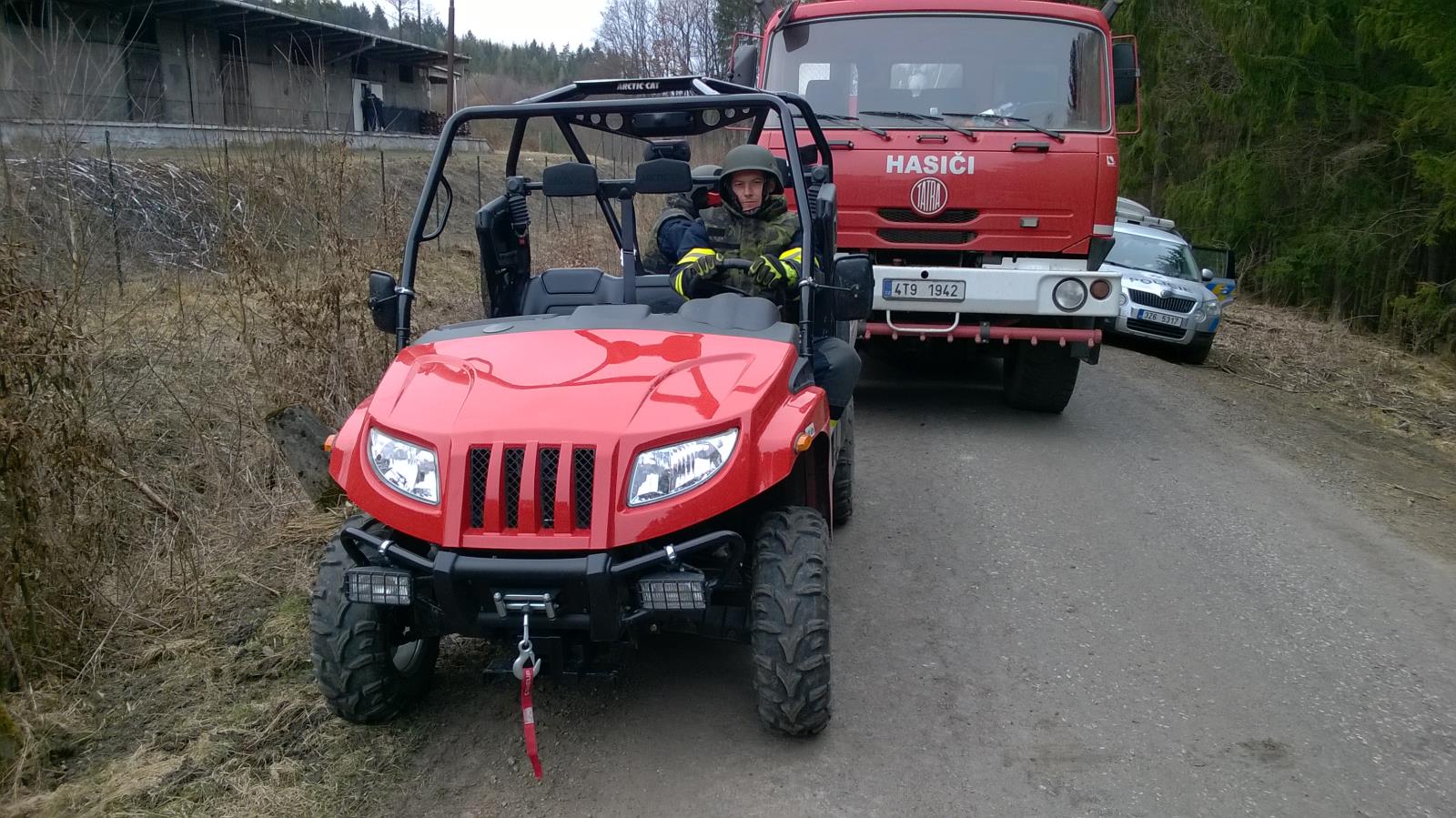 Vrbětice_ZÚ_k dopravě osob a materiálu v rámci areálu ve Vrběticích byly využity také čtyřkolky.jpg