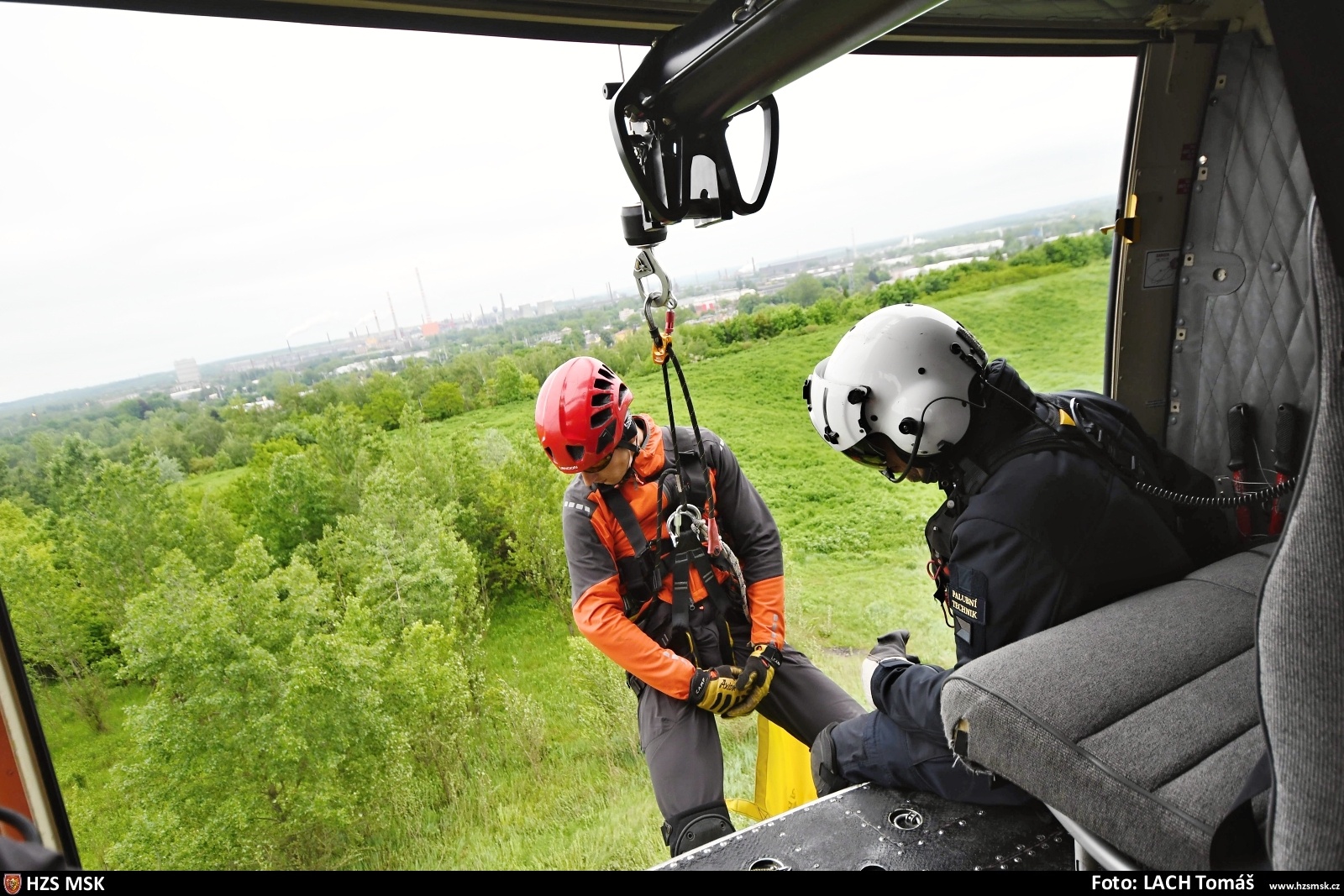 Vrtulnik_letecti_zachranari (16).jpg