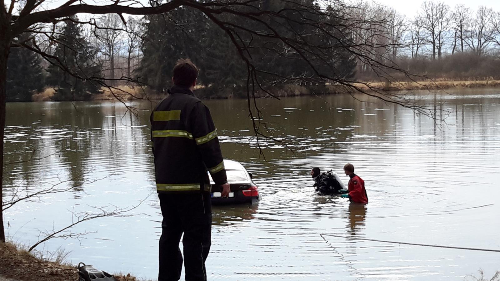 Vvyproštění OA z rybníka, Čejkovice  - 12. 3. 2017 (6).jpg