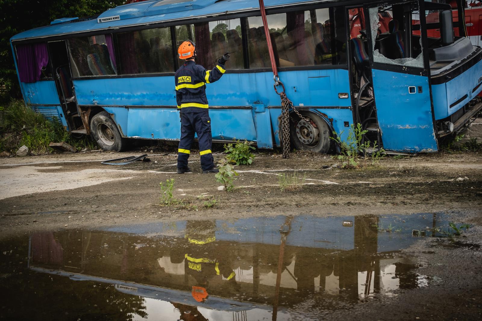 Výcvik ve vyprošťování autobusu (29).jpg
