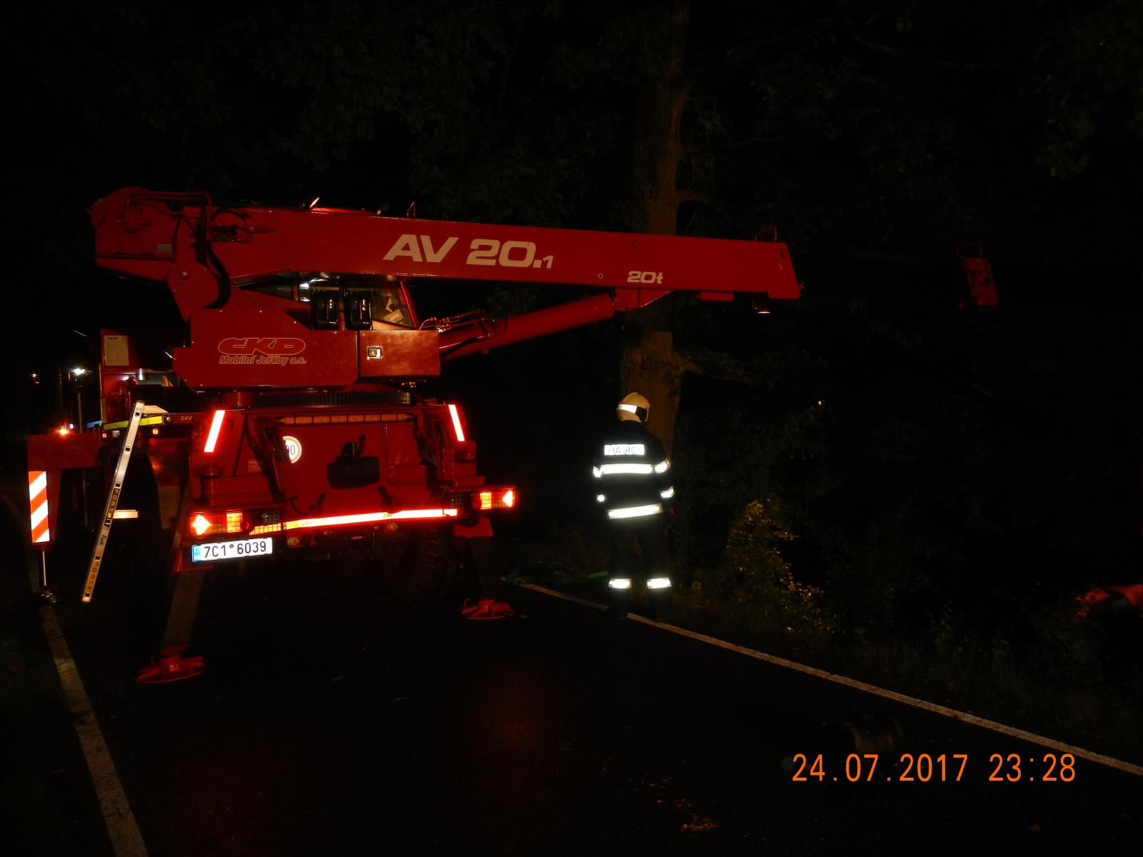 Vyproštění OA z rybníka, Turovec - 24. 7. 2017 (2).JPG