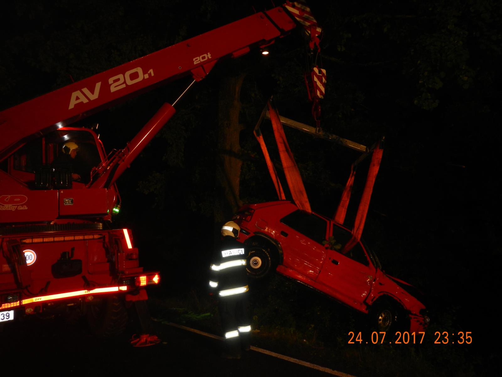 Vyproštění OA z rybníka, Turovec - 24. 7. 2017 (5).JPG