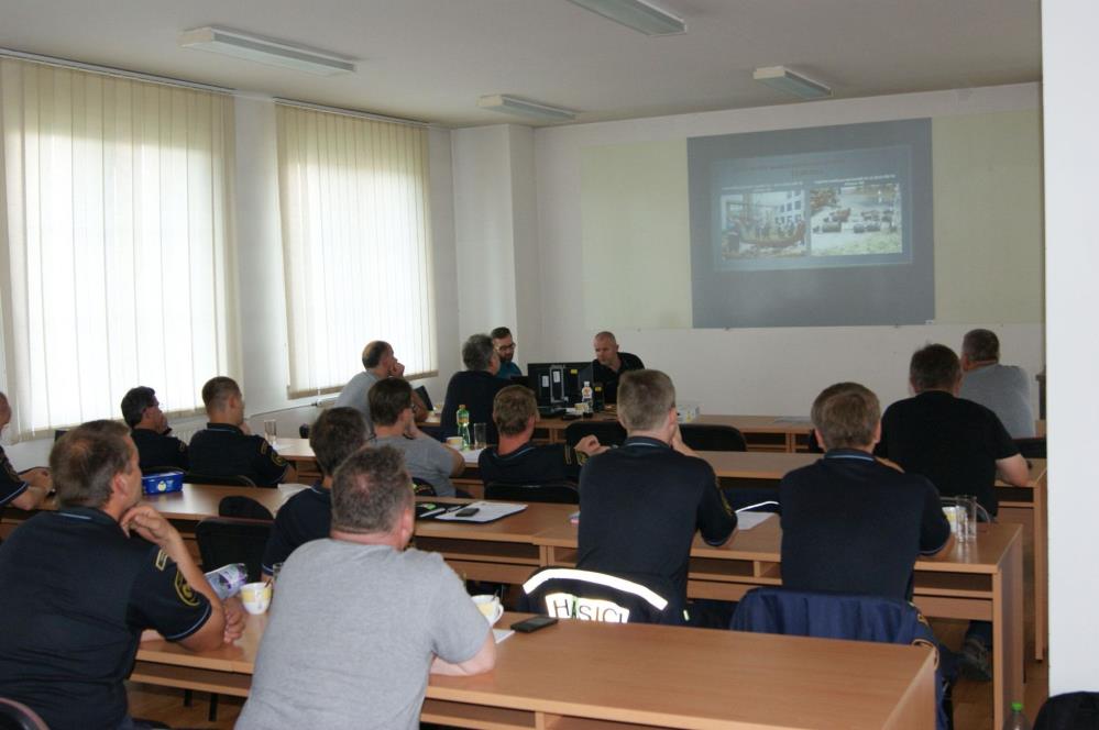 Vyšetřovatelé příčin požáru. (7).jpg