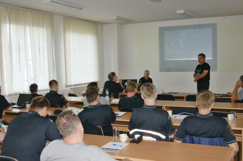 Vyšetřovatelé příčin požáru. (8).jpg