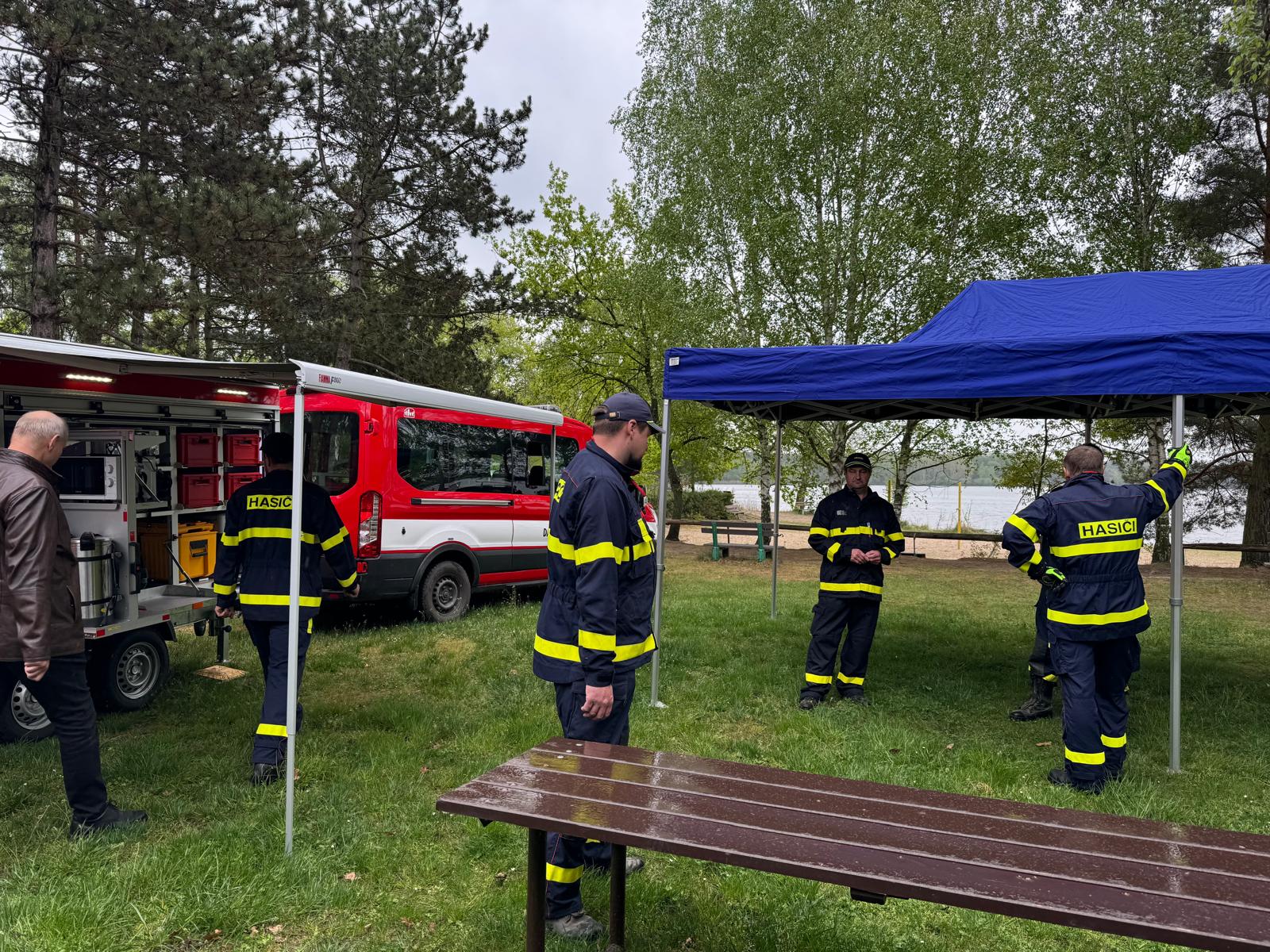 Výstavba základny Břehy