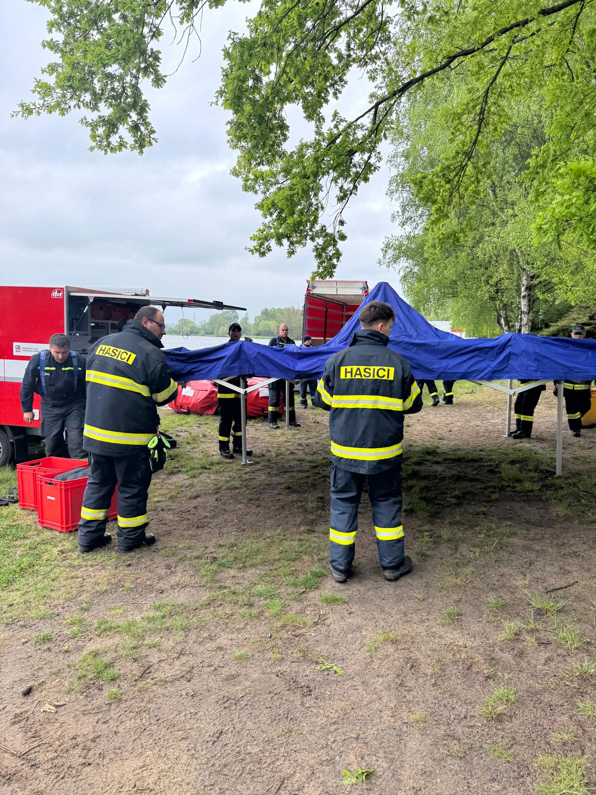 Výstavba základny Břehy