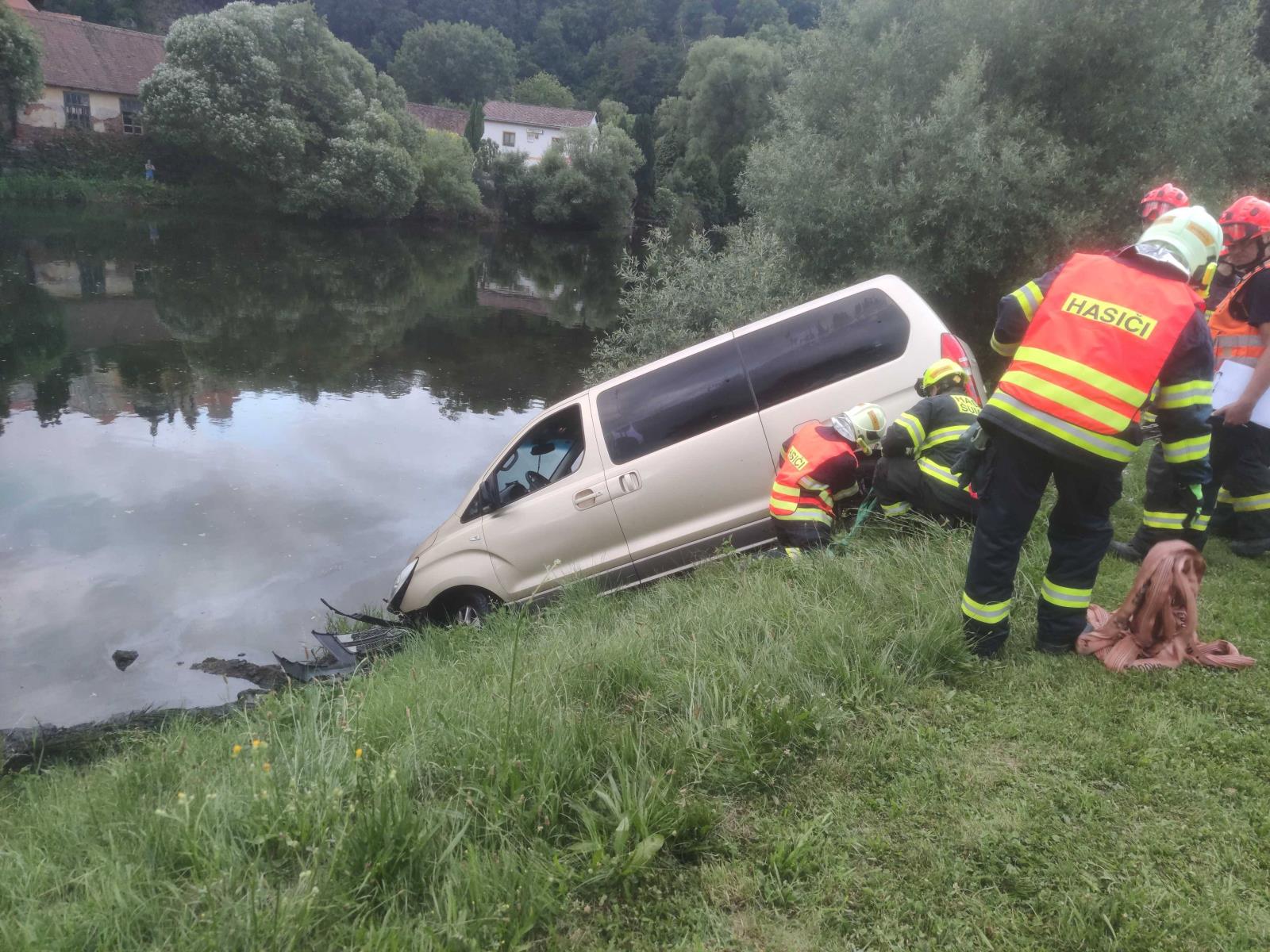 Vytažení OA_z_vody_1.jpg