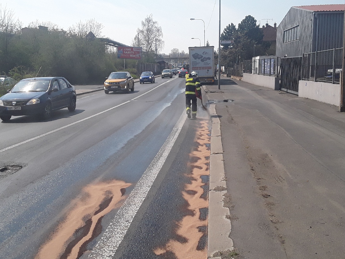 Vyteklá nafta Teplice(2).jpg