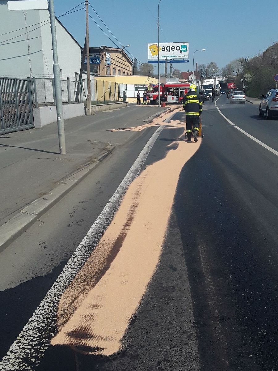 Vyteklá nafta Teplice(3).jpg