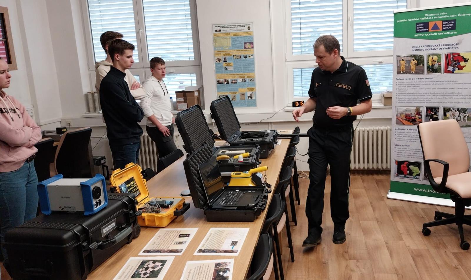 Vzdelavame stredoskolske studenty ze zahranici_02.jpg