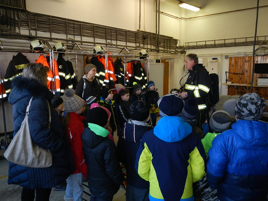 ZŠ Novosedly nad Nežárkou u HZS (15).jpg