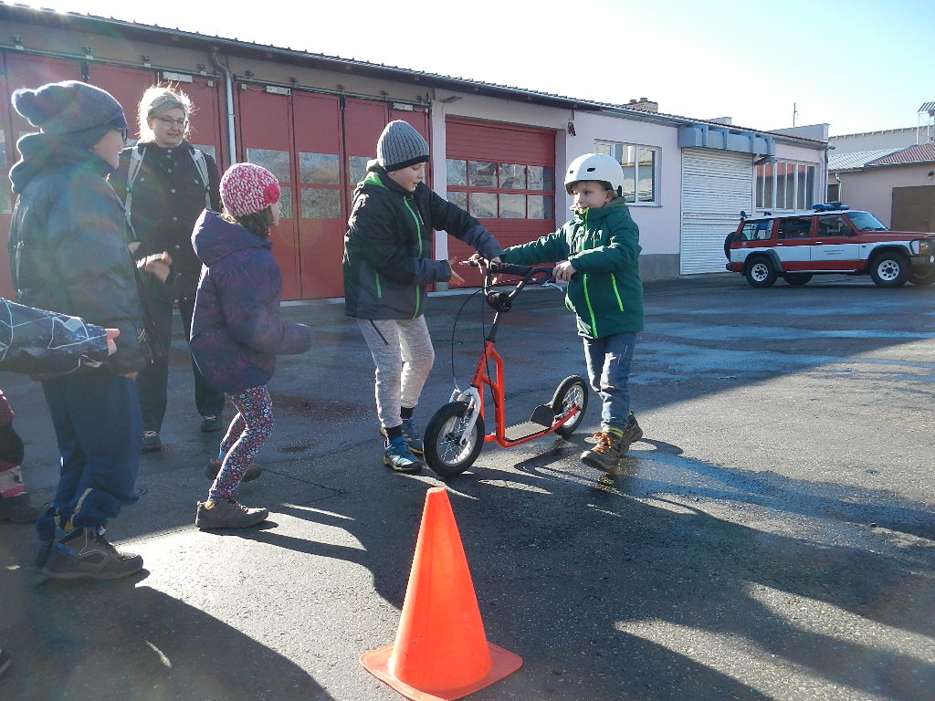 ZŠ Novosedly nad Nežárkou u HZS (3).jpg